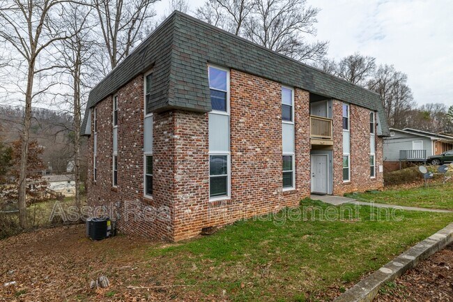 Building Photo - 2817 Colt Dr NE