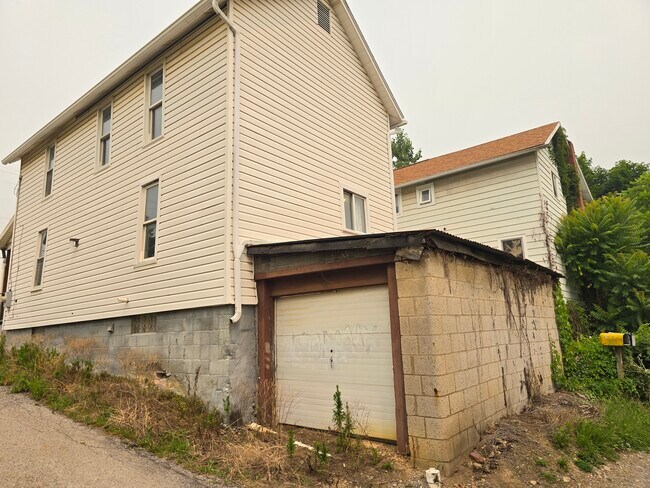 Building Photo - 115 5th Ave