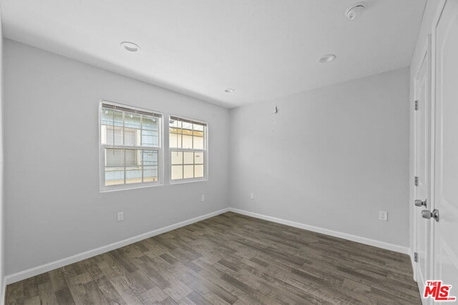 Building Photo - 1960 N Ontario St