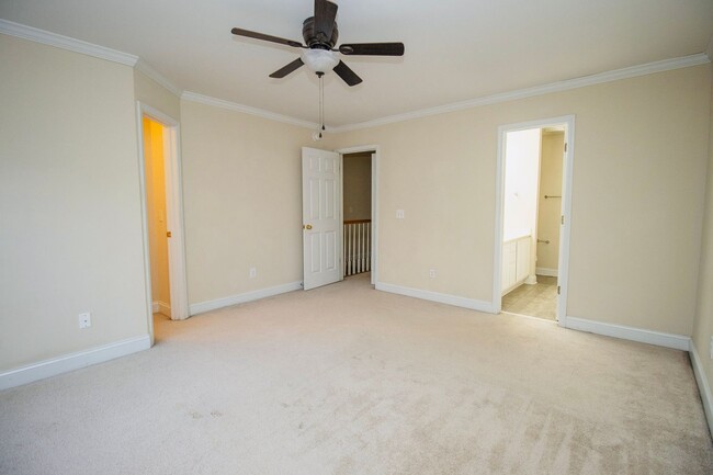 Building Photo - 2 Bedroom, 2.5 Bath Available in Hampton F...