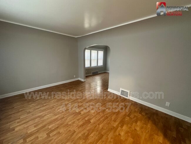 Building Photo - 223 W Keefe Ave