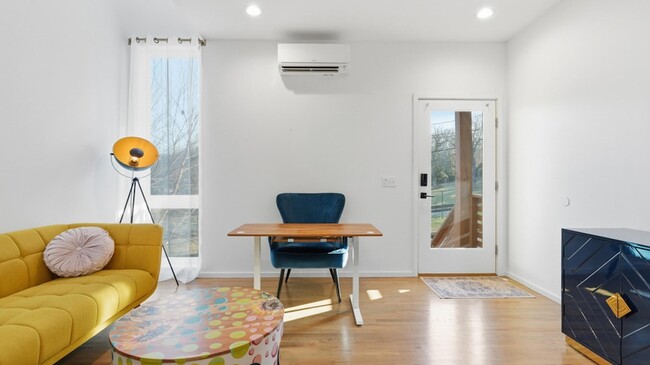 Building Photo - 207 Old Mountain Rd