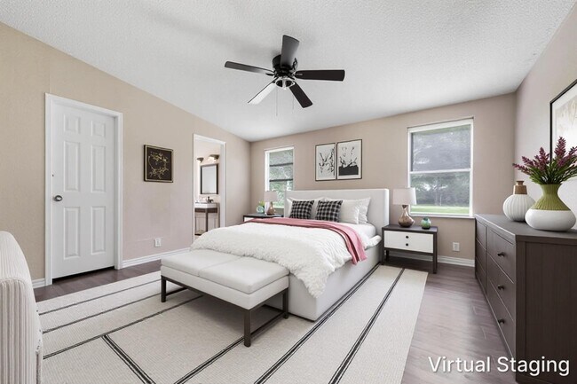 Building Photo - 15807 Cypress Garden Dr
