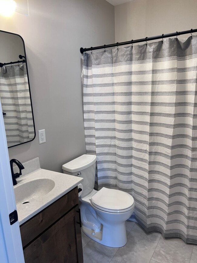 Building Photo - 1039 State St