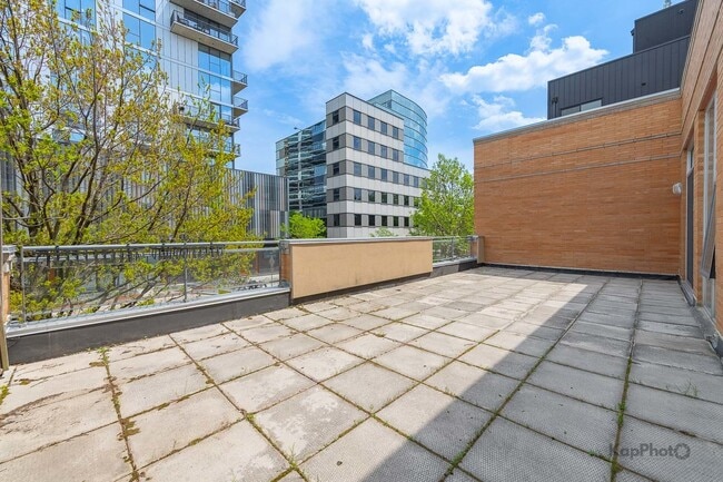 Building Photo - 1720 Oak Ave