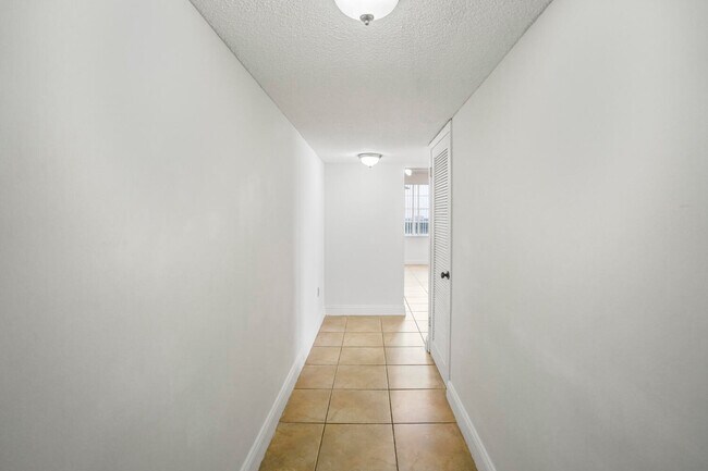 Building Photo - 18051 Biscayne Blvd