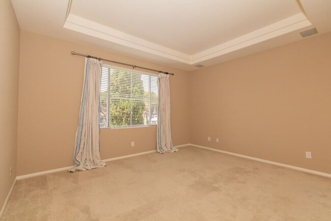 Building Photo - Spacious 3 Bed/2.5 Bath in Desirable UTC La Jolla Community of Toscana