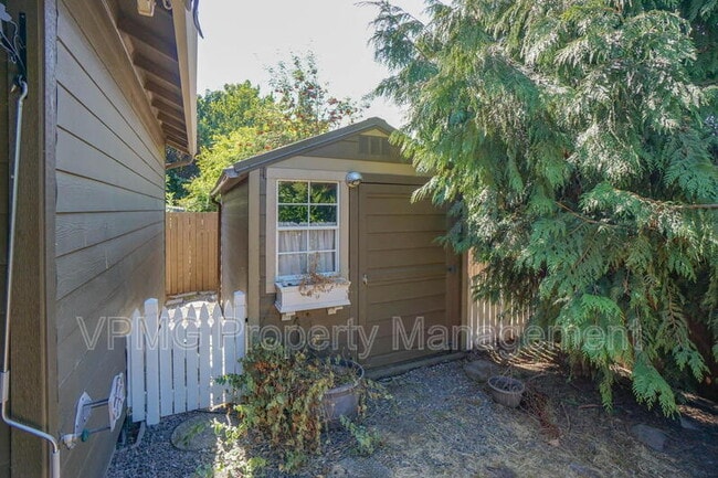Building Photo - 12114 NW 41st Ave