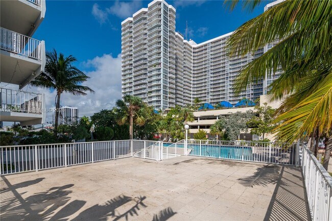 Building Photo - 7545 E Treasure Dr