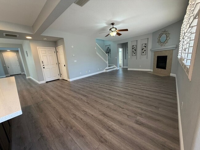 Building Photo - AVAILABLE NOW! LEASE TODAY! 4 Bedroom 3 Bath Elk Grove Home with Bonus Room!