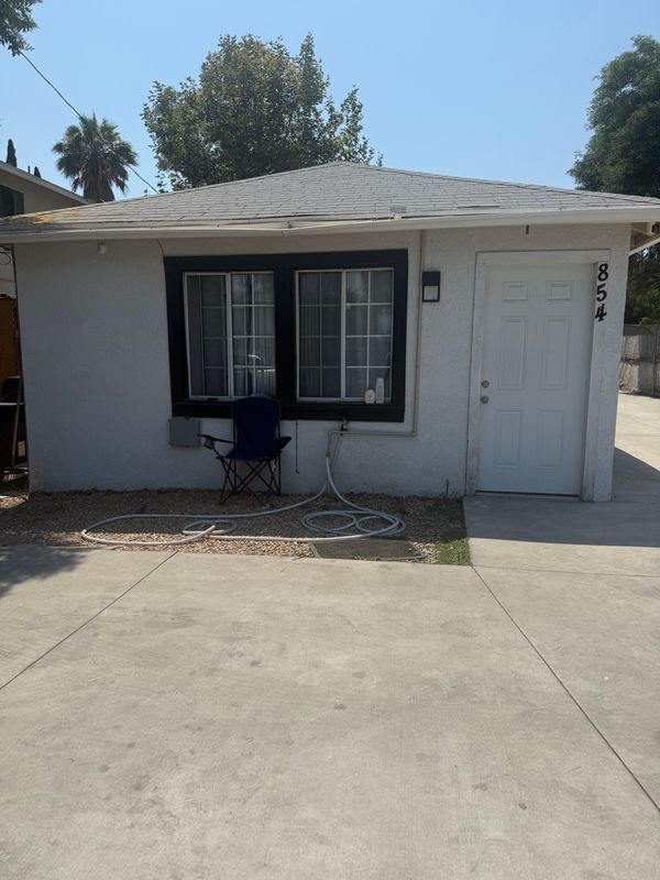 Building Photo - 854 N Lugo Ave