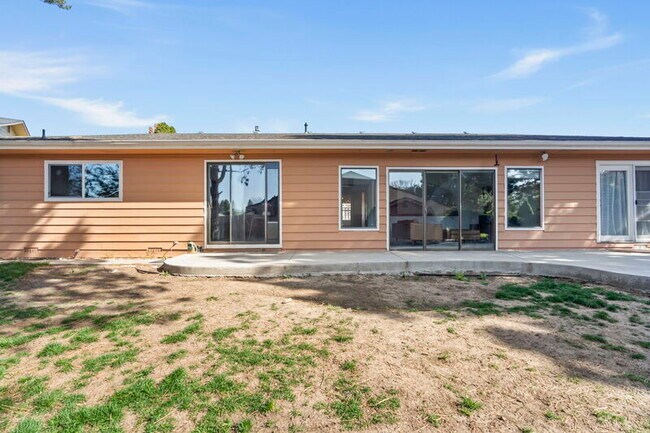 Building Photo - 7065 W Amity Rd
