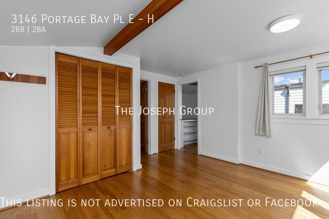 Building Photo - One of a kind 2 bed/1.75 bath houseboat ov...