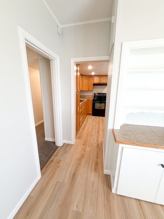 Building Photo - 2 BED, 1 BATH HOUSE