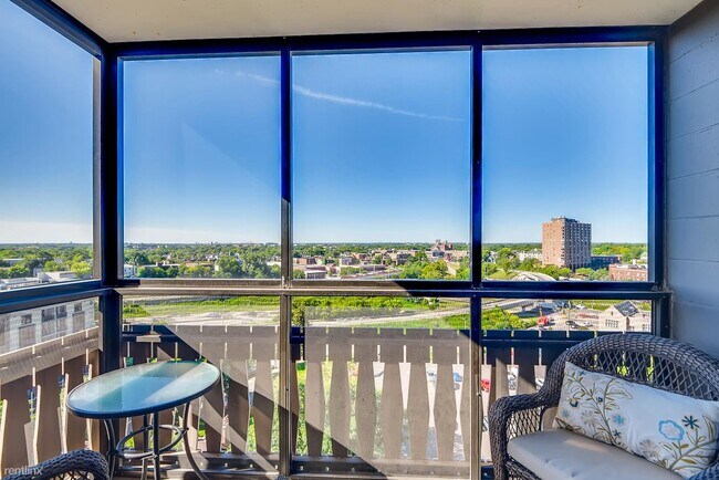 Building Photo - 1 br, 1 bath Condo - Summit House Minneapolis
