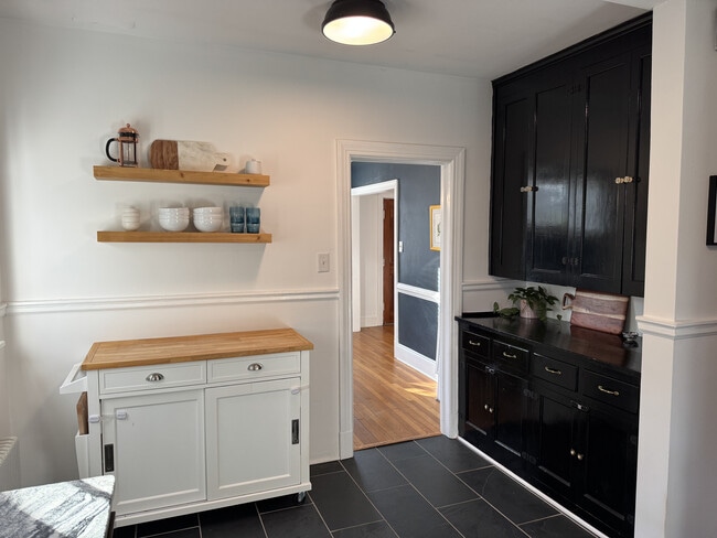 Building Photo - 5009 E Seminary Ave