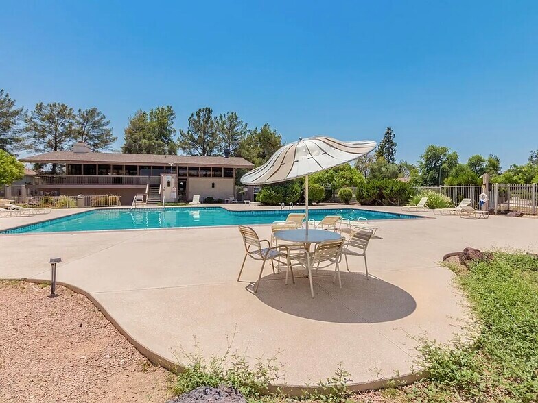 Building Photo - 1550 N Stapley Dr