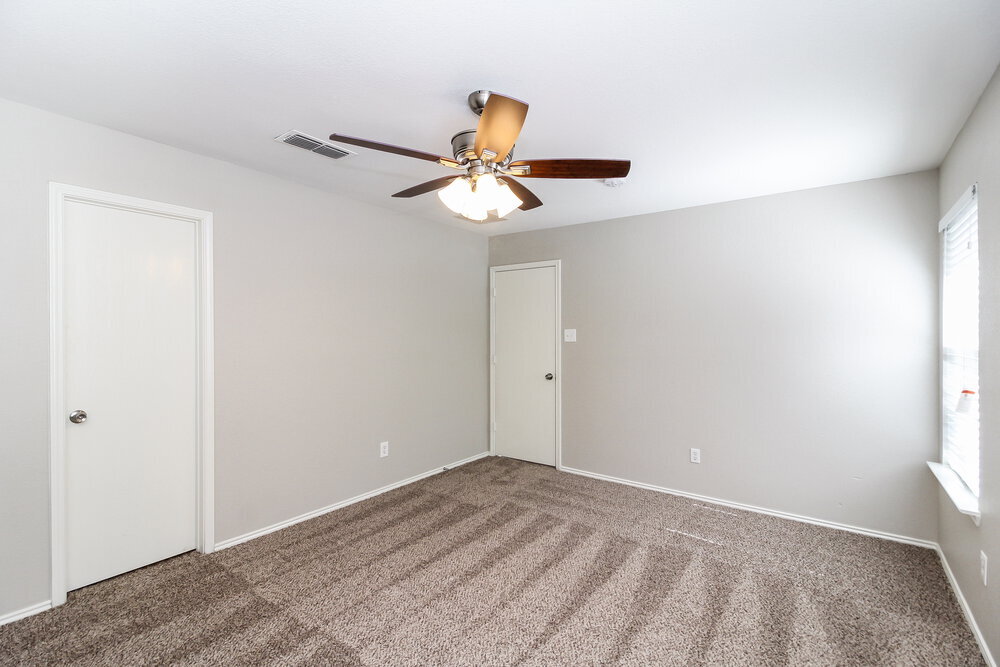Building Photo - 1124 Sandalwood Dr