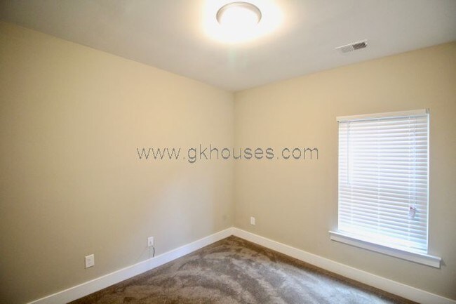 Building Photo - 5525 Park Side Rd