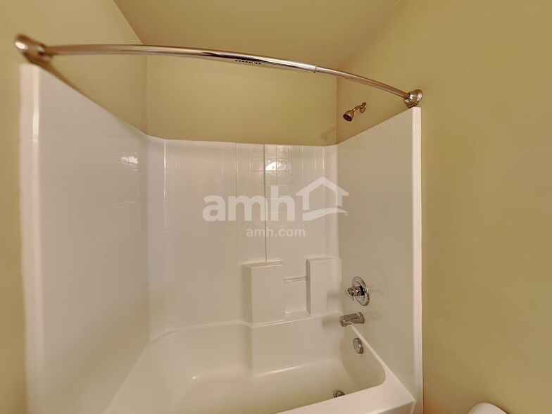 Building Photo - 2128 Branch Oak Trl