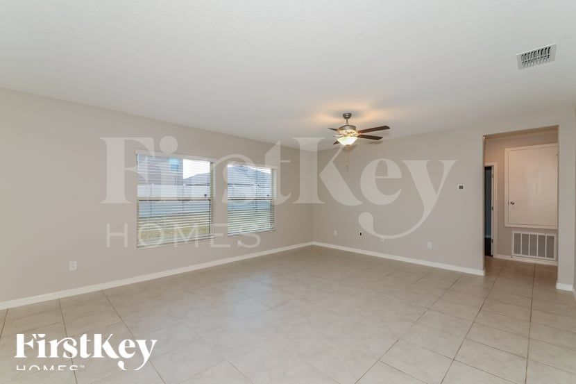 Building Photo - 806 Timeless Moss Dr