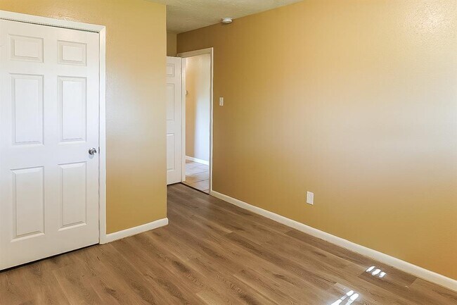 Building Photo - 5030 Summit Lodge Dr
