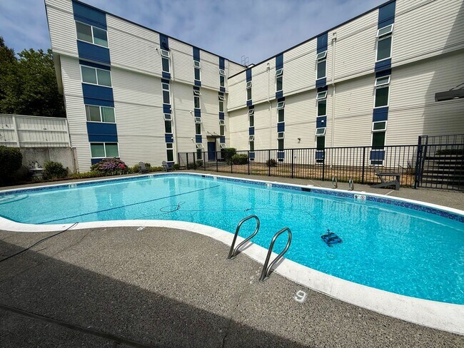 Building Photo - Windy Hills Condominium - Magnolia