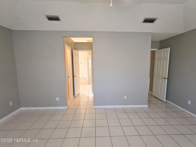 Building Photo - 1563 Lakeway Dr