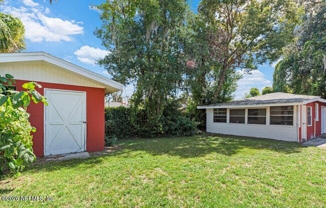 Building Photo - 7115 Lucky Dr E