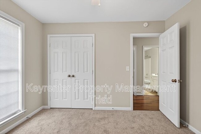 Building Photo - 701 Ashcroft Rd