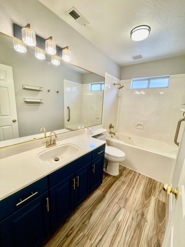 Building Photo - Updated and Pet Friendly Three Bedroom Home