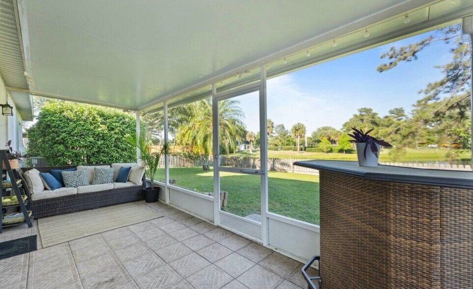 Building Photo - 2544 Ventura Cir