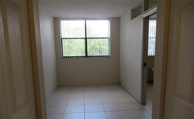 Building Photo - 2401 Riverside Dr