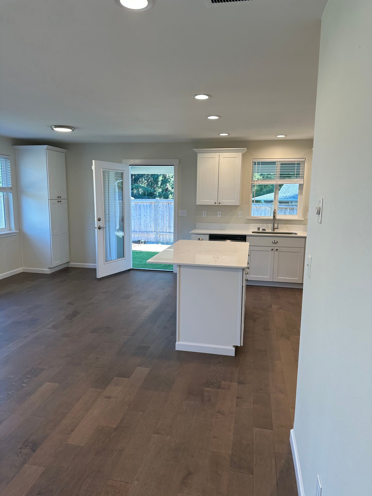 Living room with access to covered outdoor atea - 6704 Summerset Dr SE
