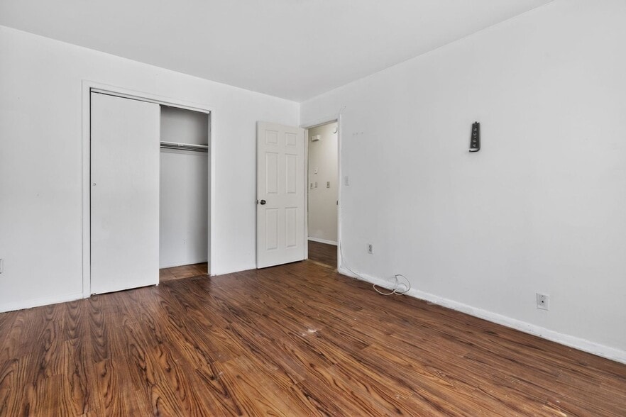 Building Photo - 1102 E 233rd St