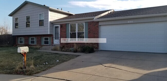 Primary Photo - 890 Lilac St
