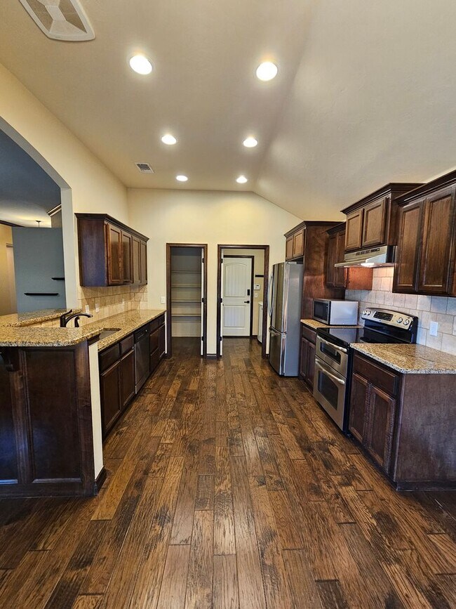 Building Photo - (3) Bed/(2) Bath in Red Canyon Ranch Avail...