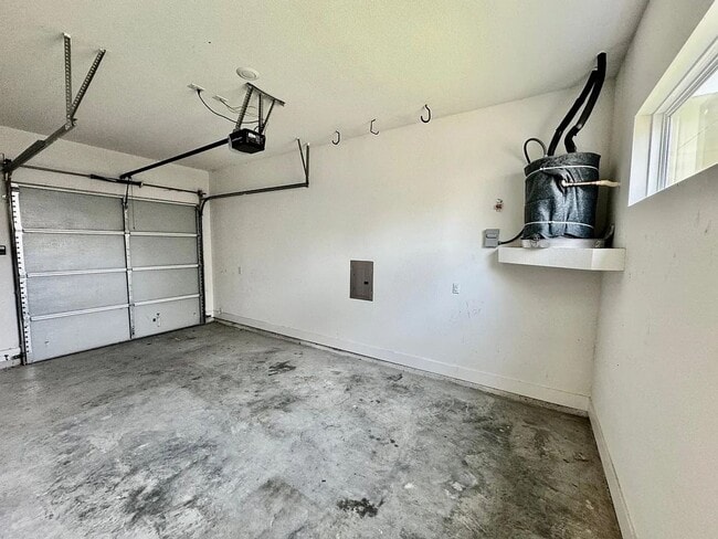 Building Photo - 1418 Vargas Rd