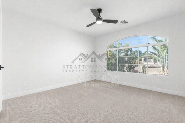 Building Photo - 1005 E Stirrup Ln