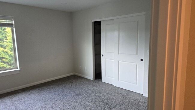 Building Photo - Spacious 3 Bedroom – Move-In Ready!