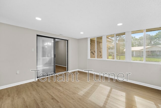 Building Photo - 329 Springdale Cir