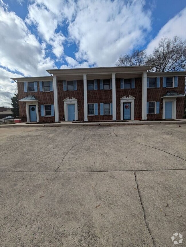 Building Photo - 2BD/1.5BA Unit in Hickory