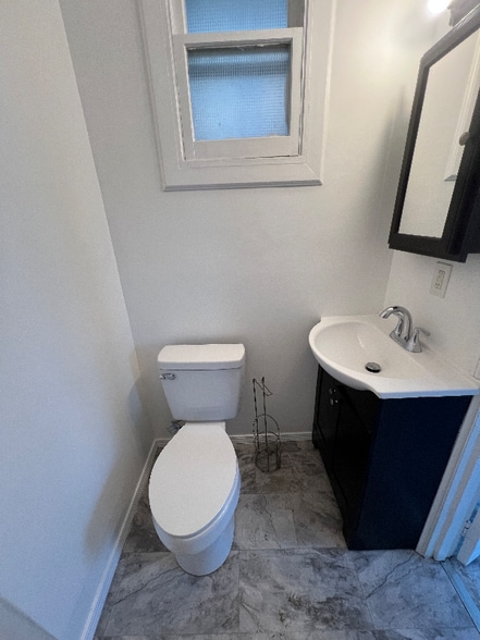 Building Photo - 242 Saratoga Ave