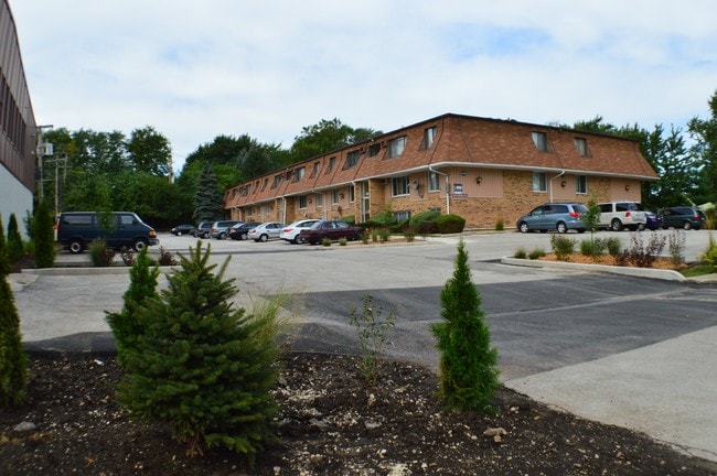 Primary Photo - Warwick Apartments