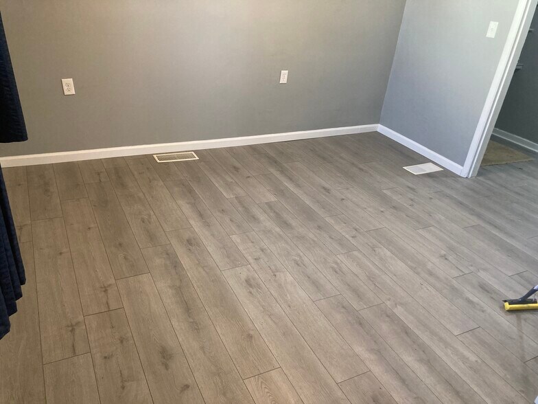 Building Photo - 8 N Indiana Ave