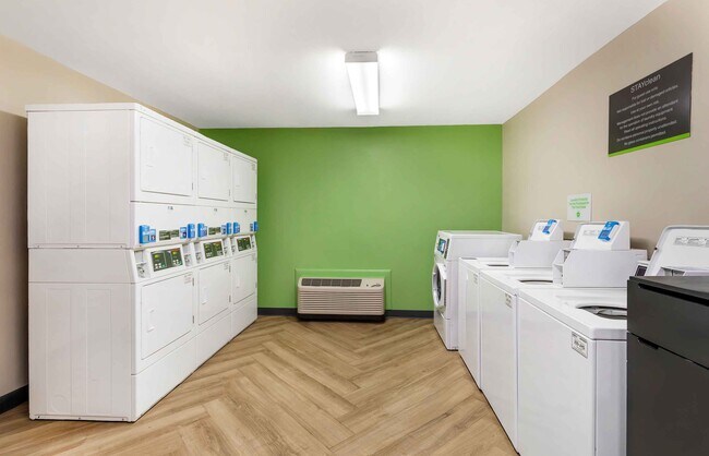 Building Photo - Furnished Studio-Asheville - Tunnel Rd.