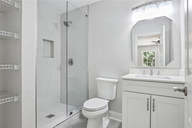 Building Photo - 210 Aerie Ct