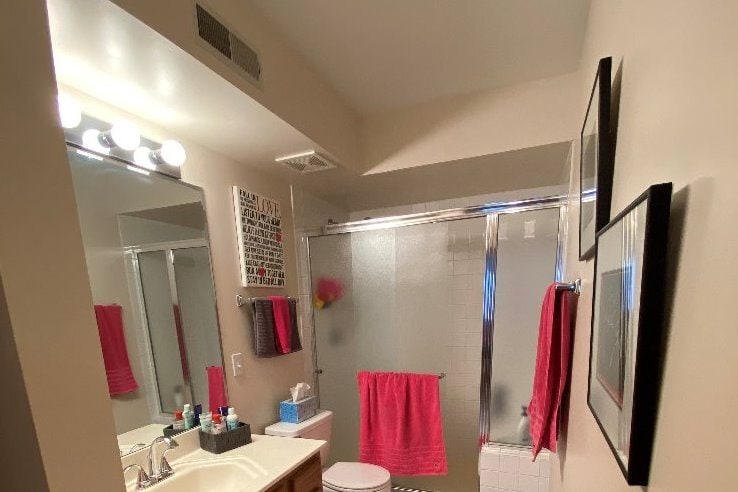 Master Bathroom - 6400 W Berteau Ave