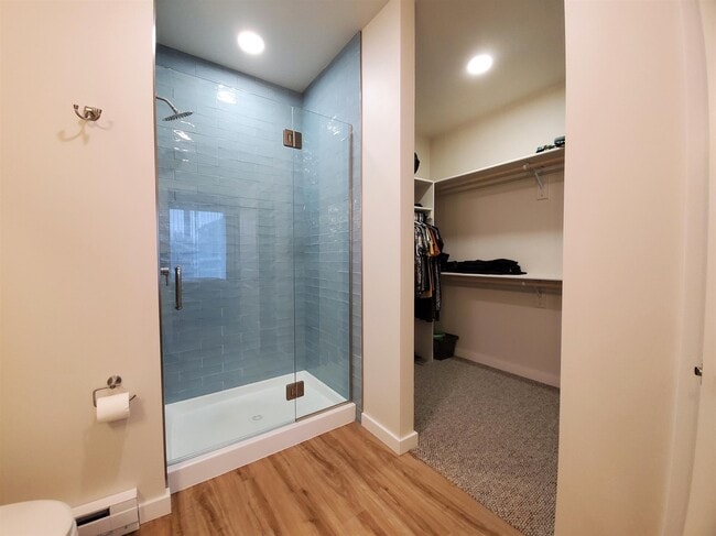 Building Photo - 2222B Willow Dr