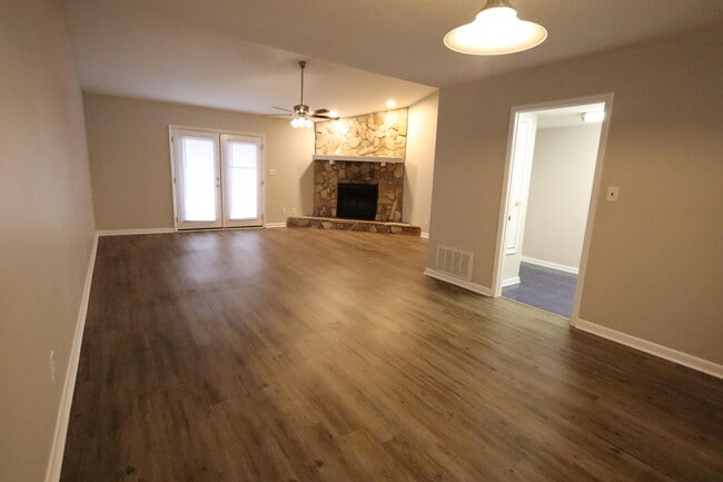 Building Photo - 940 Central Ave